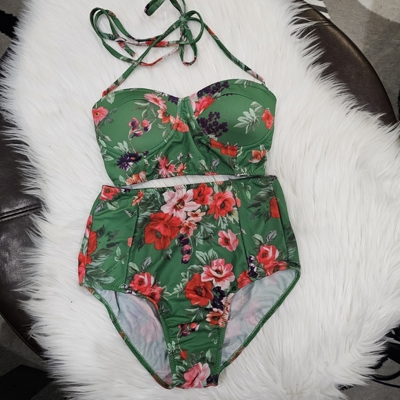 Motel Rocks ✦ Vintage Tropical Floral Bikini Set ✦ Push-Up Halter Top High-Waist - Picture 10 of 17